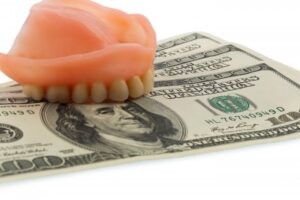 Upper dentures on cash